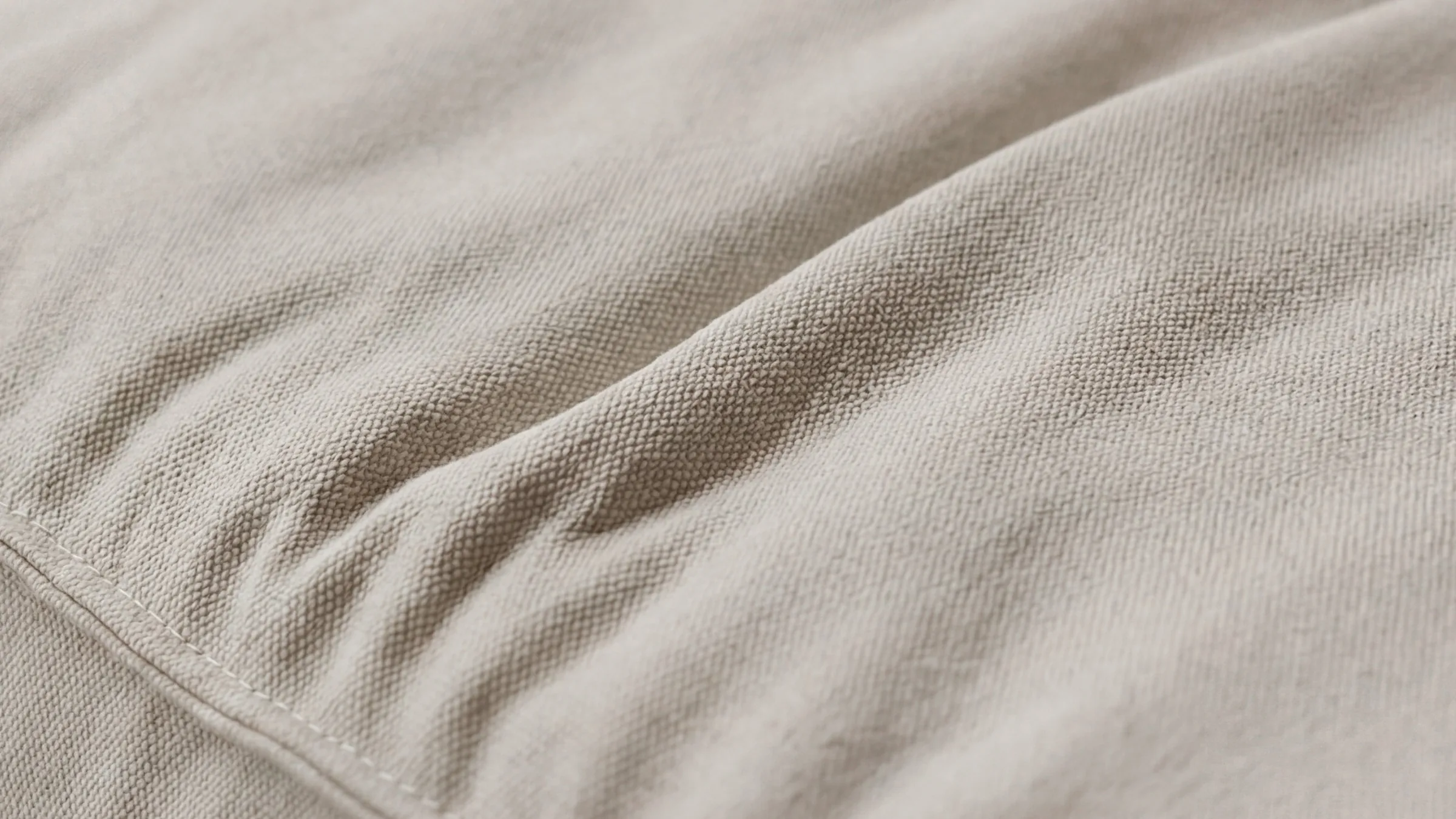 Cotton weave over the seat edge, close-up