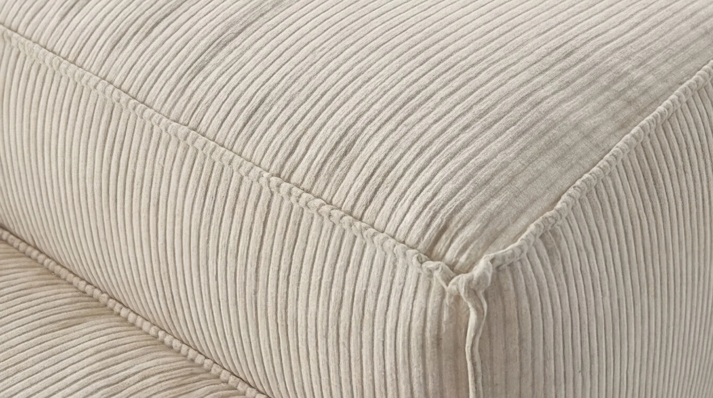 Corduroy rib running over the front edge